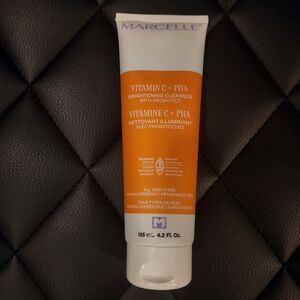 Marcelle Vitamin C + PHA Brightening Cleanser